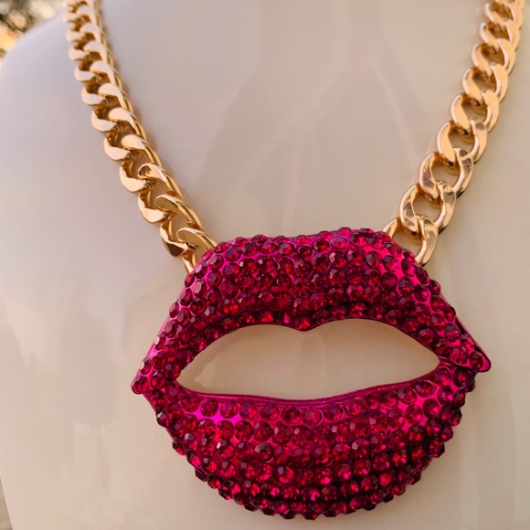 New 💋Natasha pink Crystal Lips Necklace - Picture 8 of 17